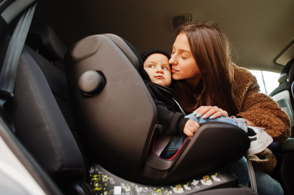 enfant dans siège auto